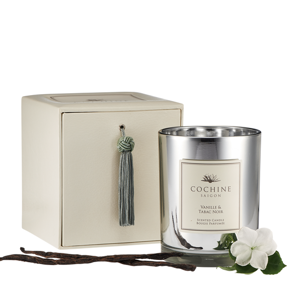 Classic notes of Vanilla Bean and warm hints of Patchouli are balanced with soft, sensual tones of Tobacco Flower. Cochine candles are made using the finest essential oils, eco-friendly cotton wicks and the creamiest botanical wax from renewable resources.